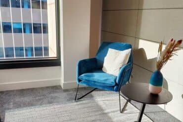 Decora con un sillón tu oficina de casa